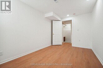 5554 Churchill Meadows Blvd in Mississauga, ON - Building Photo - Building Photo