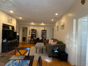 1751 Beacon St, Unit 1 in Brookline, MA - Building Photo - Building Photo