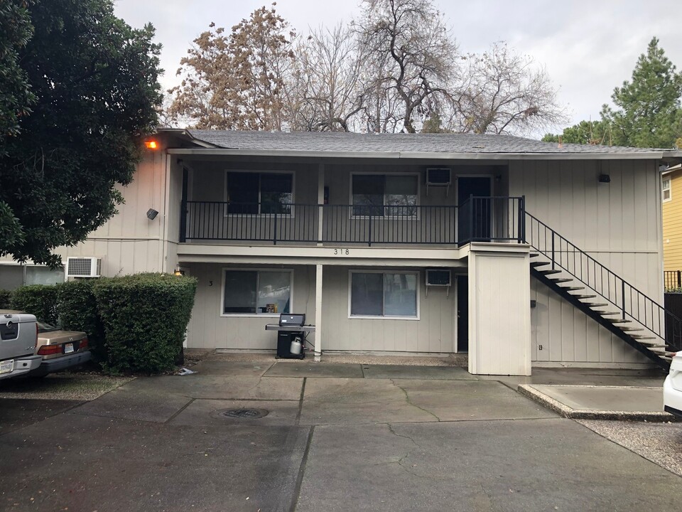 318 W 7th Street in Chico, CA - Foto de edificio