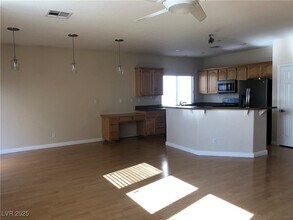 1012 Royal Birch Ln in Las Vegas, NV - Building Photo - Building Photo