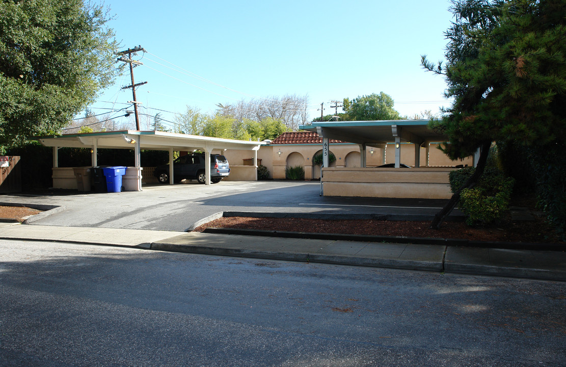 655 Lynwood Ave in Mountain View, CA - Foto de edificio