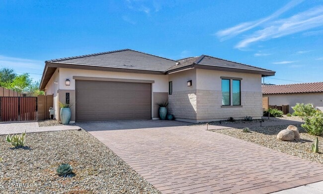 property at 2041 E Fallen Leaf Ln