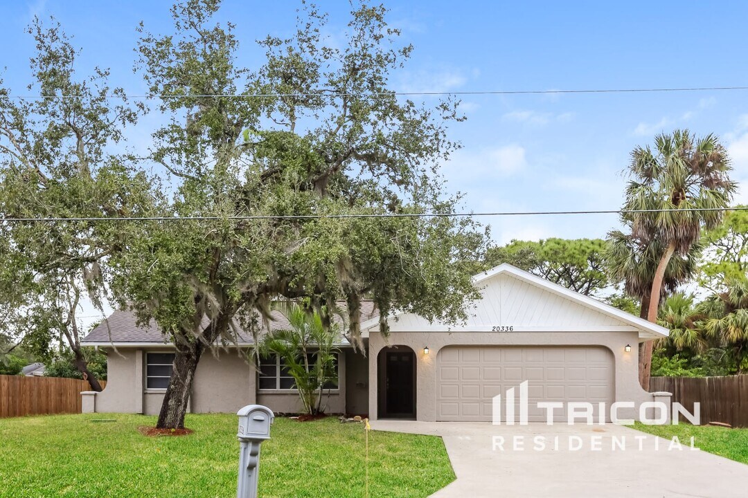 20336 Peachland Blvd in Port Charlotte, FL - Building Photo