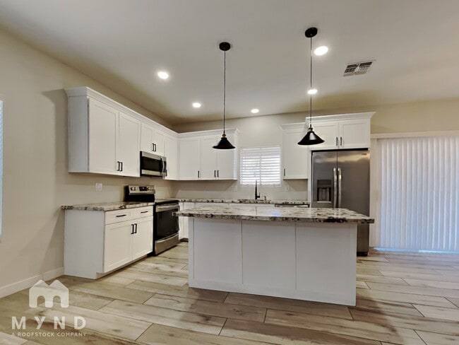 7236 W Zak Rd in Phoenix, AZ - Building Photo - Building Photo