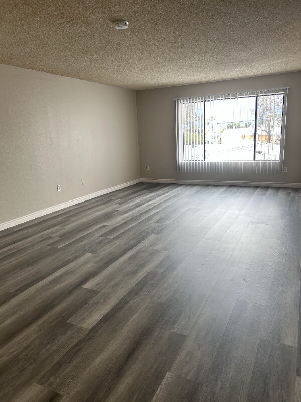309 E Elk Ave in Glendale, CA - Building Photo - Building Photo