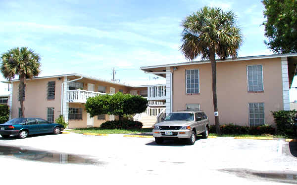 Manville Apartments in Fort Lauderdale, FL - Foto de edificio - Building Photo