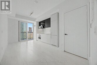 308 Jarvis St in Toronto, ON - Building Photo - Building Photo