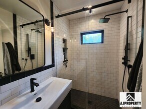 318 W 24th St in Sioux Falls, SD - Building Photo - Building Photo