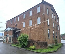 518 W Cunningham St in Butler, PA - Building Photo