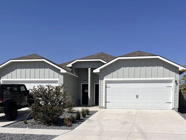 property at 600 Grayson Ln