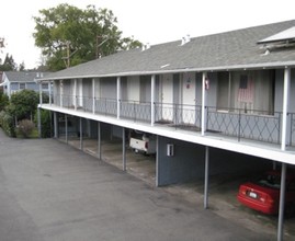 Colonial Apartments in East Palo Alto, CA - Building Photo - Building Photo