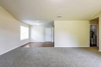 3210 Ridgefield Rd in La Porte, TX - Building Photo - Building Photo