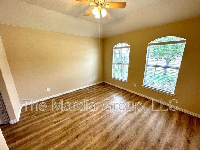 221 Creekwood Dr in Princeton, TX - Building Photo - Building Photo