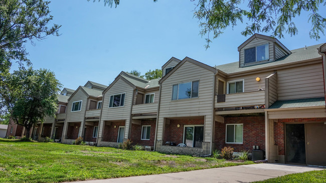 Fair Oaks in Lincoln, NE - Building Photo - Building Photo