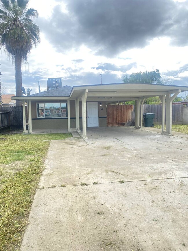 148 N West St in Tulare, CA - Building Photo - Building Photo