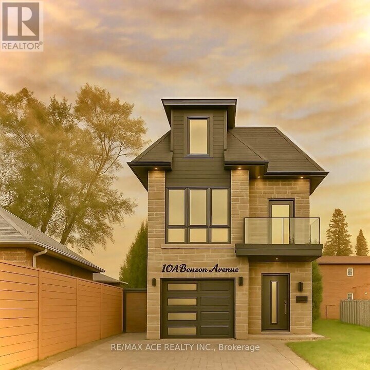 10A Benson Ave in Mississauga, ON - Building Photo