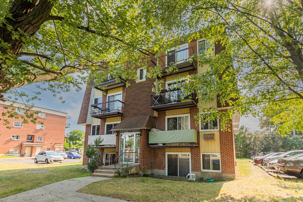 1030-1036 De Montarville Boul in Boucherville, QC - Building Photo