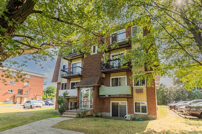 1030-1036 De Montarville Boul