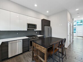 2622D SW Nevada St in Seattle, WA - Building Photo - Building Photo
