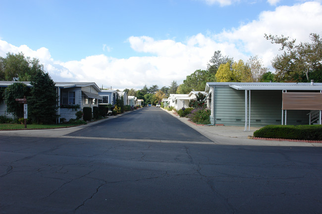 Ojai Oaks Village in Ojai, CA - Foto de edificio - Building Photo