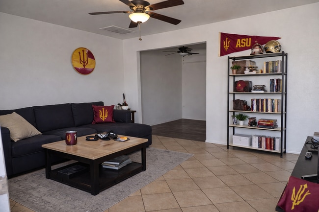 715 W 18th St in Tempe, AZ - Foto de edificio - Building Photo