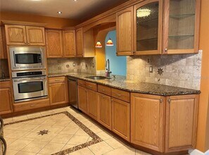 6067 43rd Terrace N in Kenneth City, FL - Building Photo - Building Photo