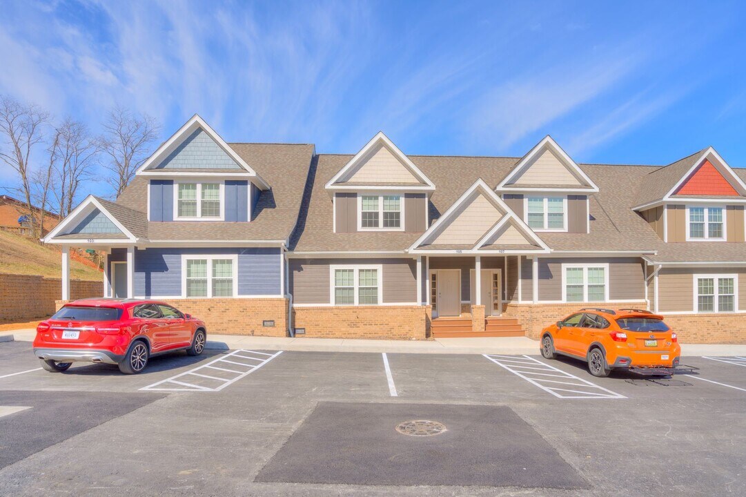 91 E Main St in Radford, VA - Building Photo