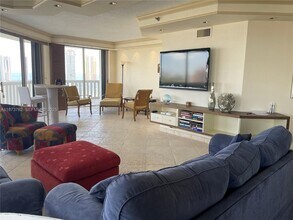 3000 Island Blvd in Aventura, FL - Foto de edificio - Building Photo