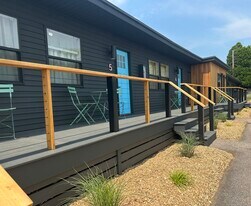 901 Stonington Rd in Stonington, CT - Building Photo