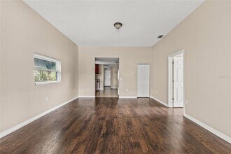 2501 W Gray St in Tampa, FL - Building Photo - Building Photo