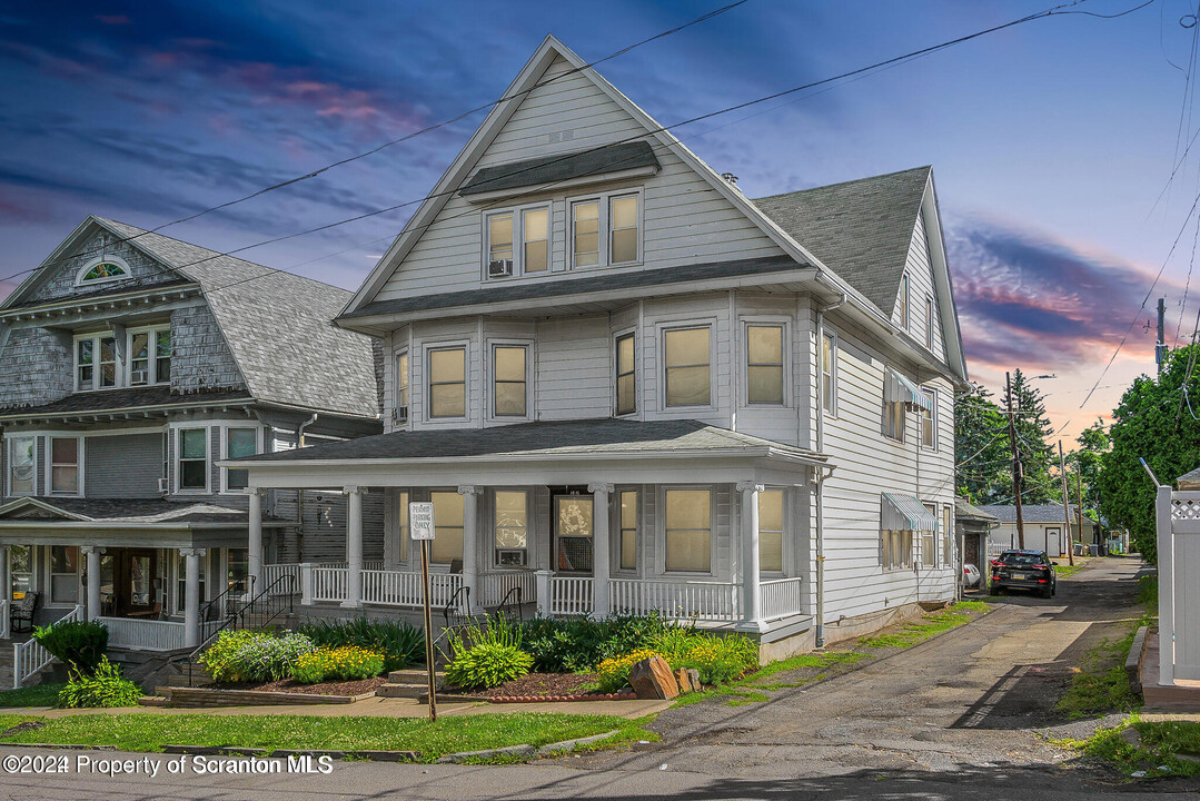 1015 E Gibson St in Scranton, PA - Building Photo