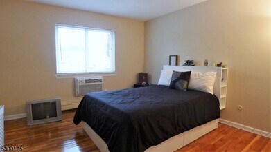 199 N Beverwyck Rd in Parsippany Troy Hills, NJ - Building Photo - Building Photo