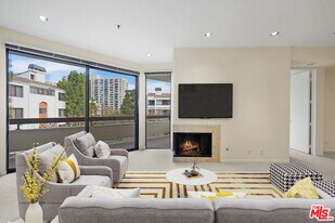 2102 Century Park Ln in Los Angeles, CA - Building Photo