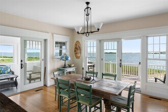 36 Oak Ln in Hampton Bays, NY - Building Photo - Building Photo