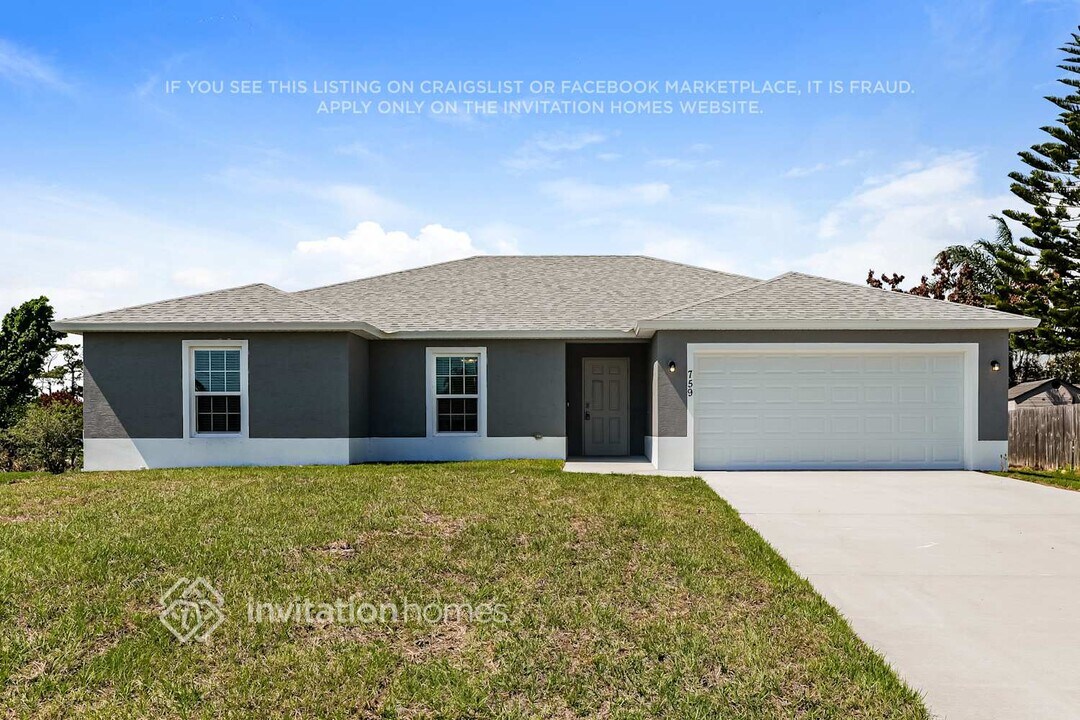 759 Lomas St in Port St. Lucie, FL - Foto de edificio