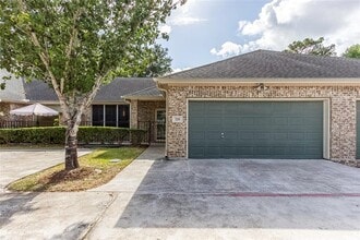 725 Cedarwood Dr in Friendswood, TX - Building Photo - Building Photo