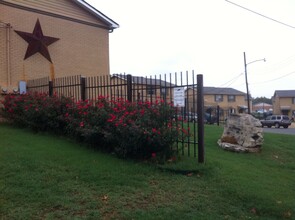 Sundance Townhomes in Jonesboro, AR - Foto de edificio - Building Photo