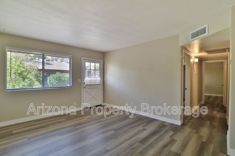 2323 S College Ave in Tempe, AZ - Building Photo