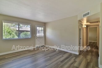 2323 S College Ave in Tempe, AZ - Building Photo - Building Photo