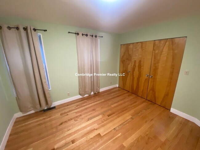 10 Packard Ave, Unit 1 in Somerville, MA - Building Photo - Building Photo