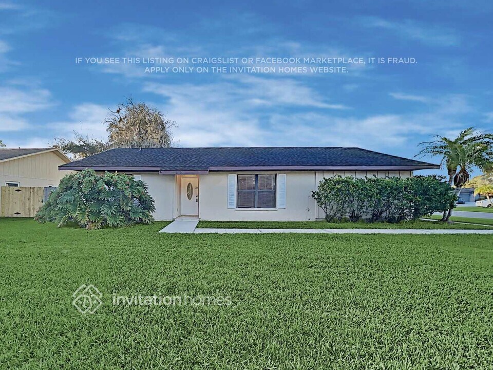 8105 55th St E in Palmetto, FL - Building Photo