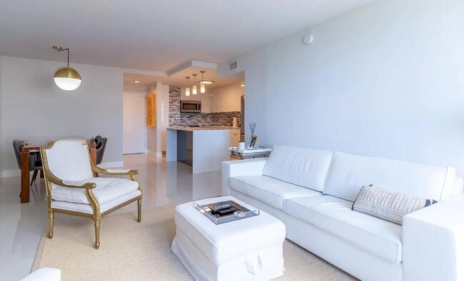 150 SE 25th Rd, Unit 6B in Miami, FL - Foto de edificio - Building Photo
