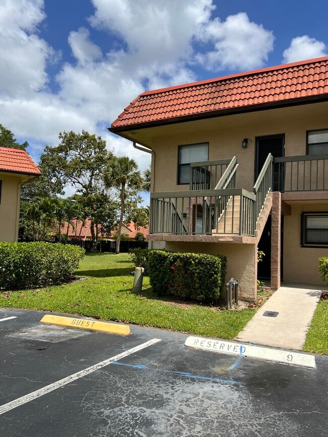 21890 Lake Forest Cir in Boca Raton, FL - Building Photo - Building Photo