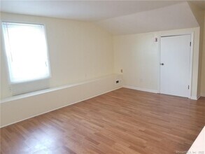 736 Savin Ave in West Haven, CT - Building Photo - Building Photo
