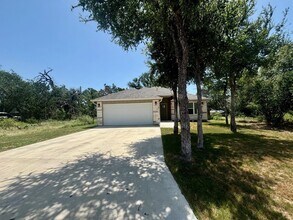 713 Maple Ln in Cottonwood Shores, TX - Building Photo - Building Photo