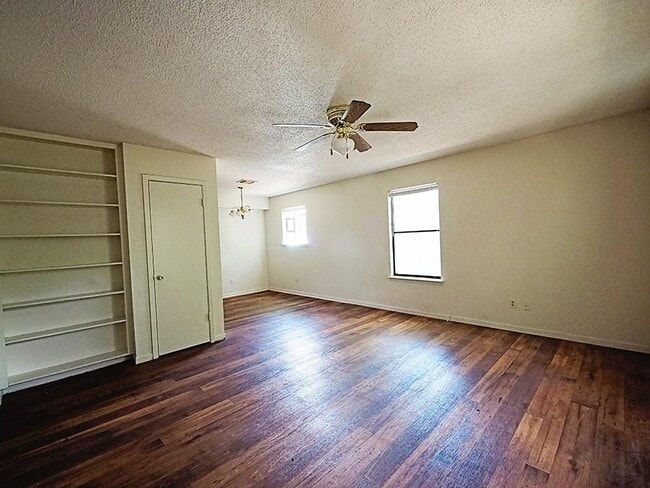 115 S Frio St in Lockhart, TX - Building Photo - Building Photo
