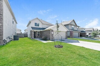 12006 Pia Drive in Houston, TX - Foto de edificio - Building Photo