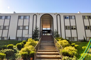 Warwick Gardens - 3926-3934 Warwick Blvd