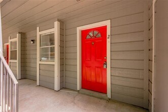 2404 Sycamore Ave in Huntsville, TX - Building Photo - Building Photo