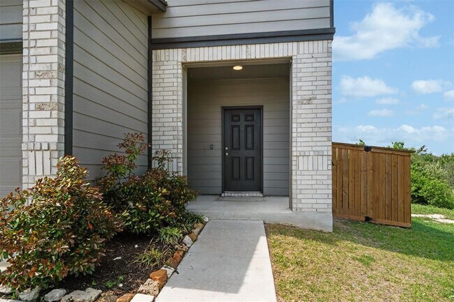 925 Yellow Ribbon Trl in Jarrell, TX - Building Photo - Building Photo